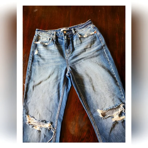 Cello Brand Colorblock Styled Distressed Denim/ Crop Jeans Women's Size 9 - Picture 2 of 11